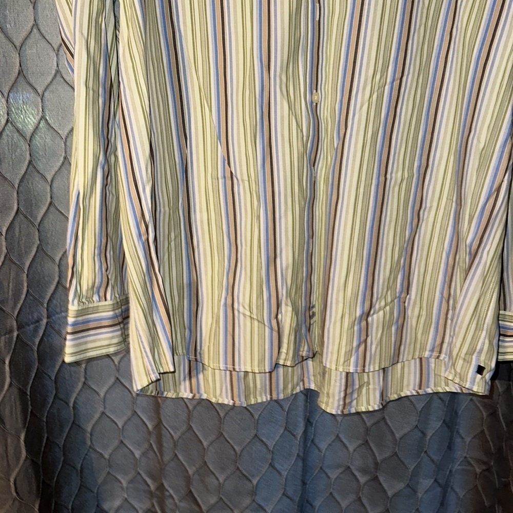 Men’s button down - Picture 3 of 4